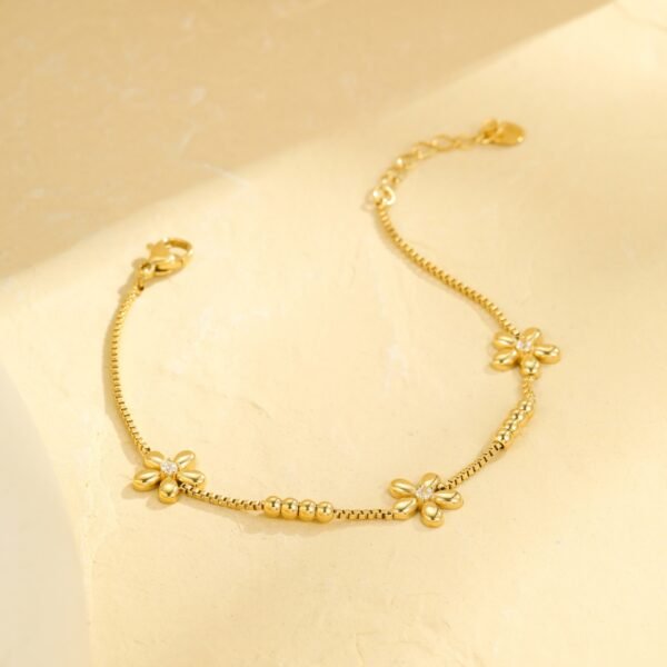 18k flower diamond fashion luxury bracelet - Image 3