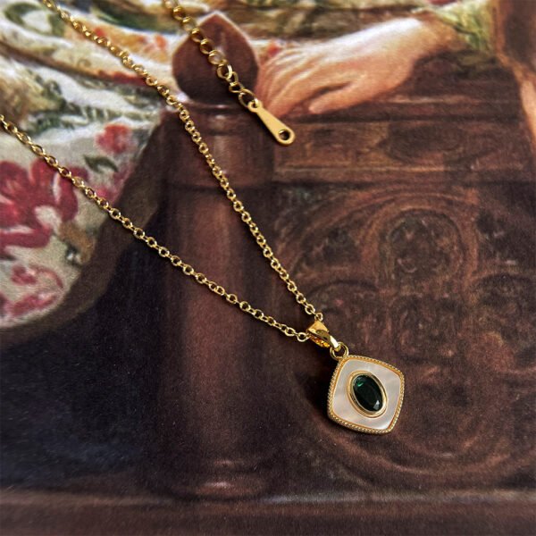 18k real gold shell emerald gemstone vintage necklace - Image 3