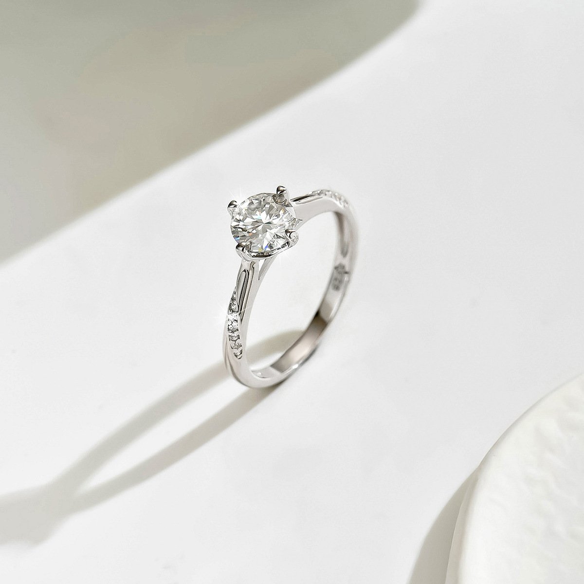 S925 Silver Four-Prong 1 Carat Moissanite Ring Wedding Ring - Image 3