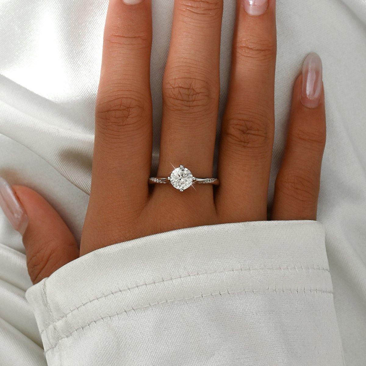 S925 Silver Four-Prong 1 Carat Moissanite Ring Wedding Ring - Image 2